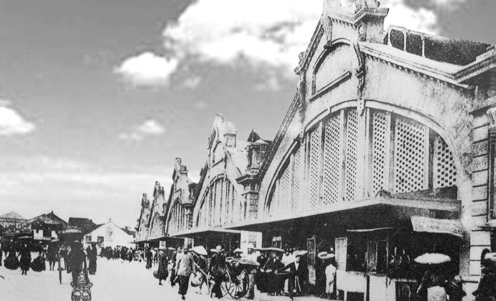 Dong Xuan Market in the past with the classic appearance of French architecture